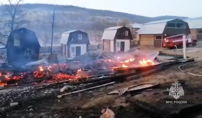 В Ольхонском районе сгорели несколько туристических домиков