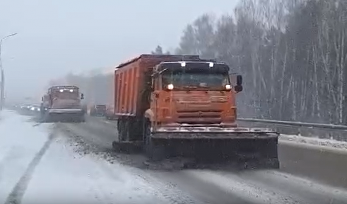 Дороги Иркутской области расчищают от снега