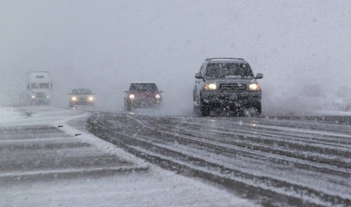 Госавтоинспекция призывает водителей быть предельно внимательными на дорогах во время плохой погоды
