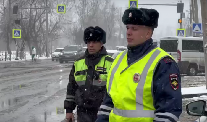 В Иркутске инспекторы ГИБДД проводят рейды вблизи пешеходных переходов (Видео)