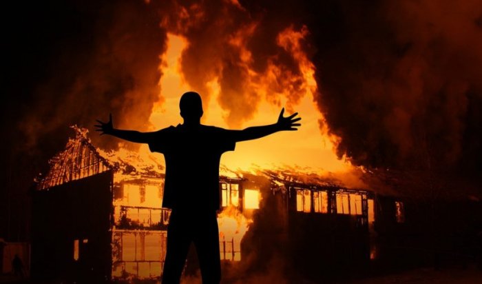 В Приангарье будут судить мужчину, устроившего поджог дачного дома