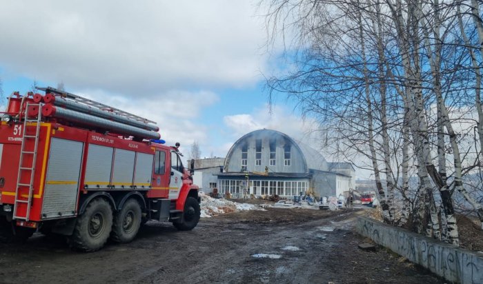 Пожар в спорткомплексе «Олимпиец» потушили в Усть-Илимске (Видео)