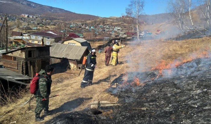 За прошедшие сутки в Иркутской области ликвидировали 13 пожаров