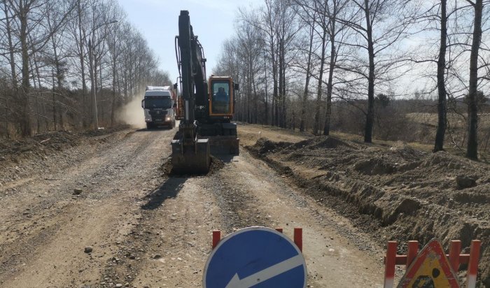 Во всех районах Иркутска устраняют повреждения на дорогах