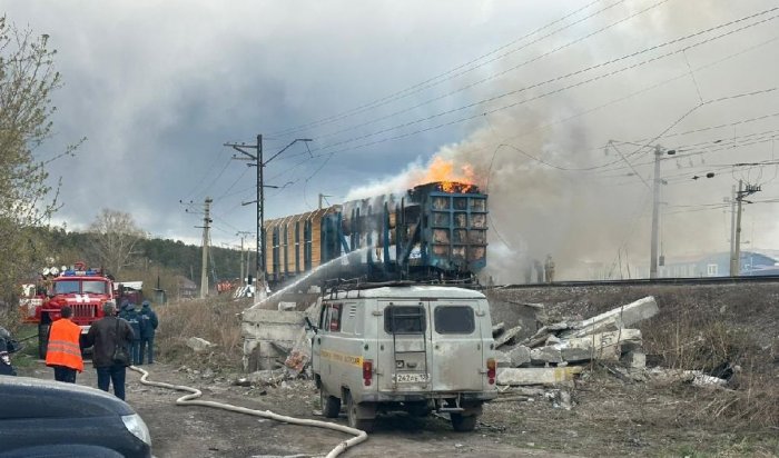 18 мая вагон с лесоматериалами горел на станции Кая в Иркутске