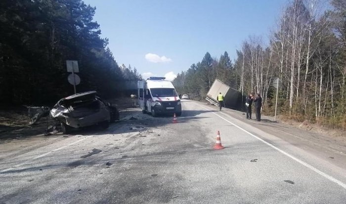 Два человека погибли в ДТП с грузовиком в Шелеховском районе