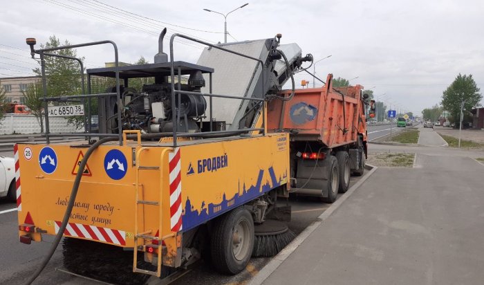 Ежедневно с дорог Иркутска вывозят около 50 тонн мусора