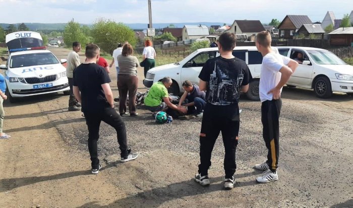 Несовершеннолетний мотоциклист и его пассажир пострадали в аварии в селе Максимовщина
