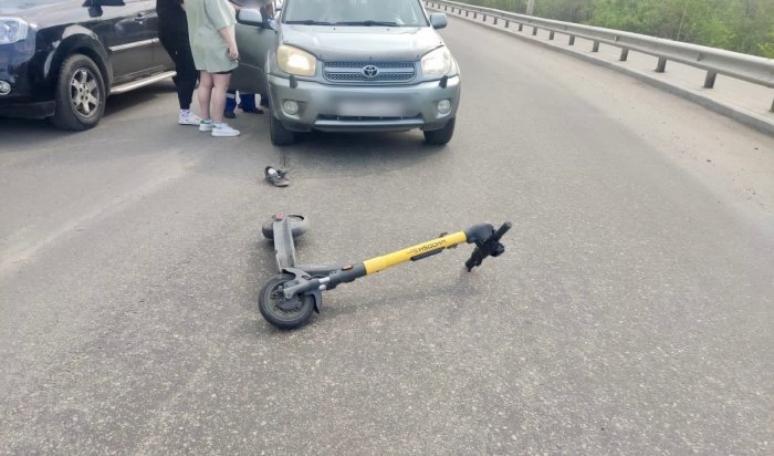 Несовершеннолетний водитель электросамоката попал под колеса иномарки в Иркутске