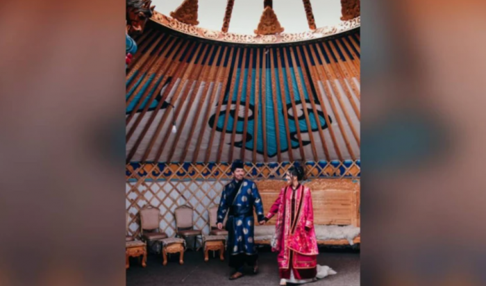 Американец и жительница Иркутской области сыграли свадьбу по бурятским обычаям
