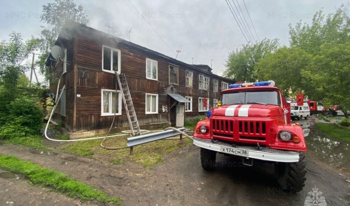 Три человека спасли в пожаре в Тайшете