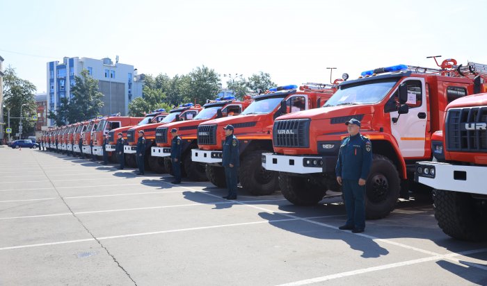 Пожарно-спасательные гарнизоны Иркутской области получили 34 новых автомобиля (Фоторепортаж)