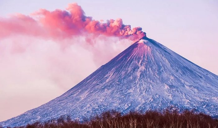 На Камчатке началось извержение вулкана Ключевская сопка