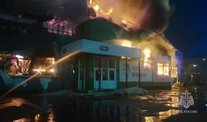 Торговый центр сгорел в Усть-Илимске