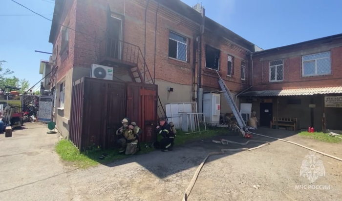 Административное здание горело на улице Шевцова в Иркутске