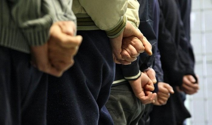 Пятерых жителей Усть-Кута осудили за грабеж и вымогательство