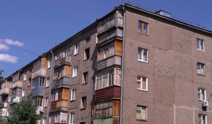В Иркутске трехлетний мальчик погиб после падения с пятого этажа