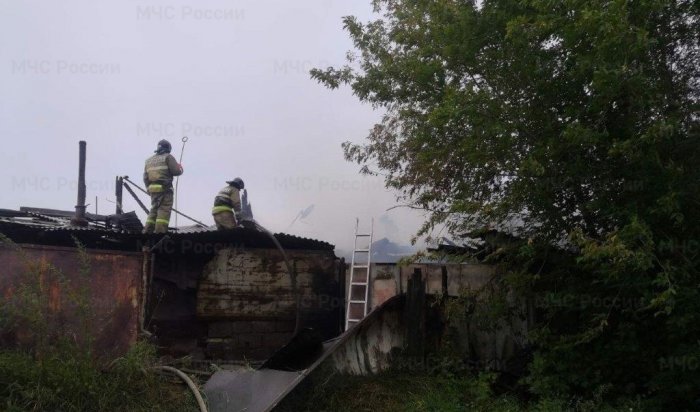 В Бодайбинском районе на пожаре спасли человека