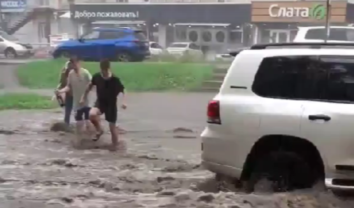 На Иркутск обрушился сильный ливень (Видео)