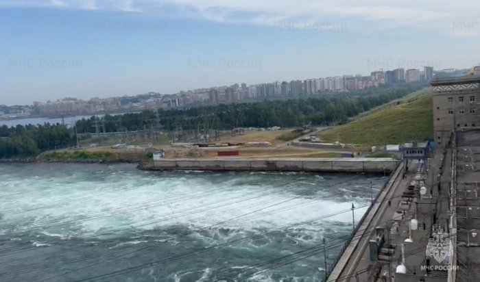 Сброс воды через Иркутскую ГЭС увеличили до 3100 кубометров в секунду