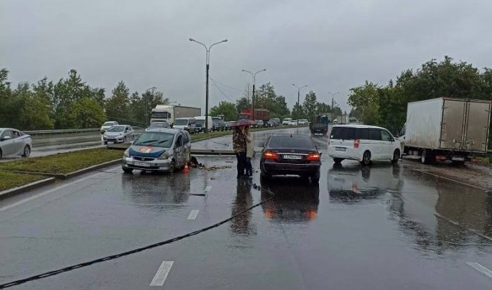 В Ленинском округе Иркутска произошло ДТП с тремя автомобилями