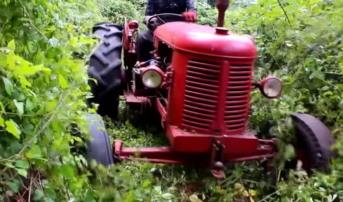 Подростки украли трактор в Осинском районе