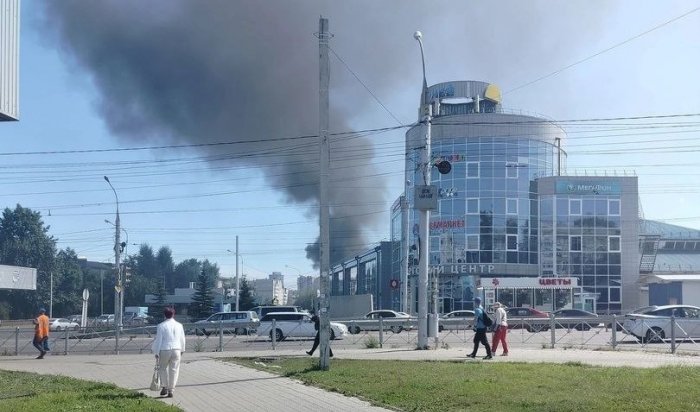 Строящаяся поликлиника загорелась на Синюшке в Иркутске