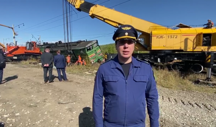 Тепловоз и два вагона сошли с рельсов в Забайкальском крае