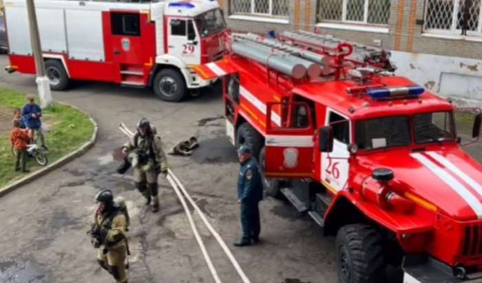 Двух человек спасли при пожаре в девятиэтажке в Братске