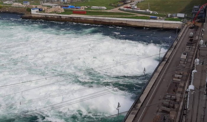 На Иркутской ГЭС снизили сбросные расходы воды