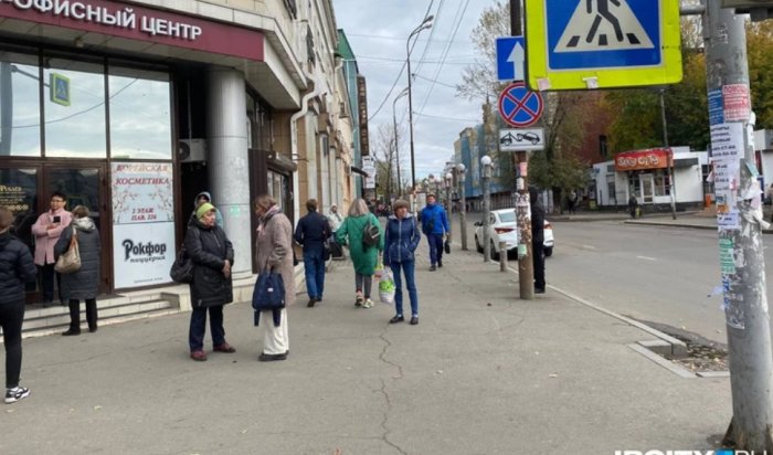 Посетителей и сотрудников эвакуировали из иркутского ТЦ «Рублев»