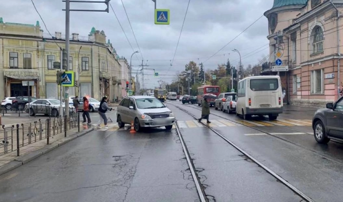 Автоледи сбила женщину на пешеходном переходе в центре Иркутска (Видео)