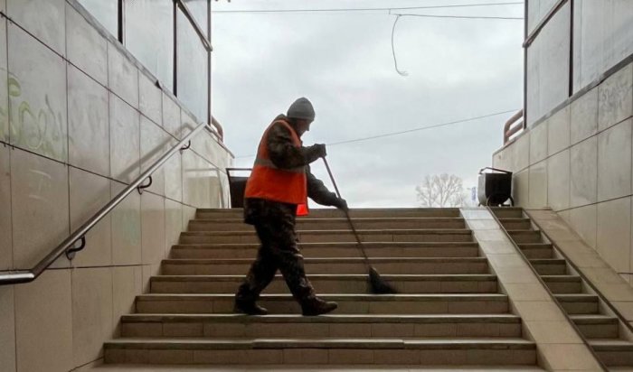 В Иркутске продолжается уборка улиц и общественных пространств