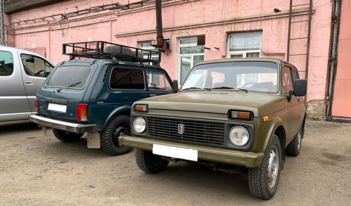 Два автомобиля «Нива» отправили из Иркутска на Донбасс
