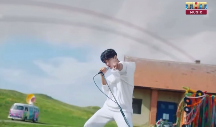 Телеканал «ТНТ Music» обесцветил радугу в клипе K-pop-группы