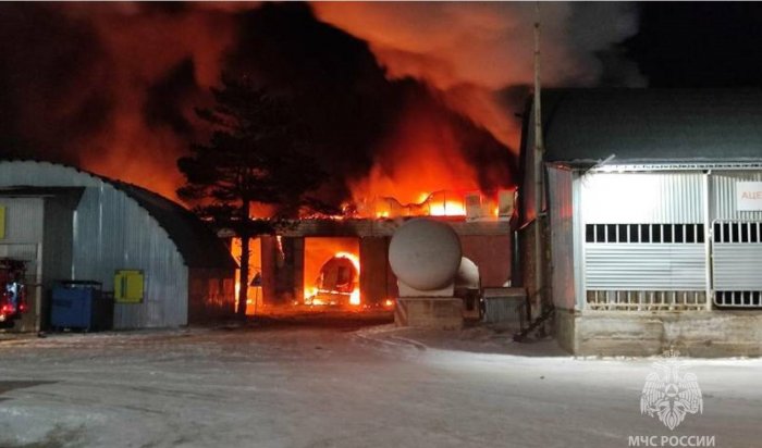 Прошедшей ночью в гаражном кооперативе Ангарска произошел крупный пожар