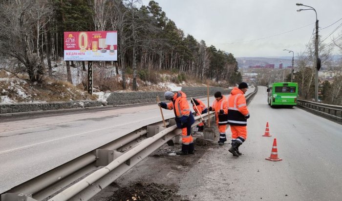 Более тысячи тонн снега было вывезено с дорог Иркутска в выходные дни