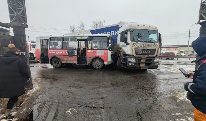 30 человек пострадали в авариях на иркутских дорогах за прошедшую неделю