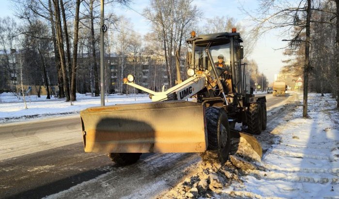 За прошедшие сутки с улиц Иркутска вывезли более 300 тонн снега
