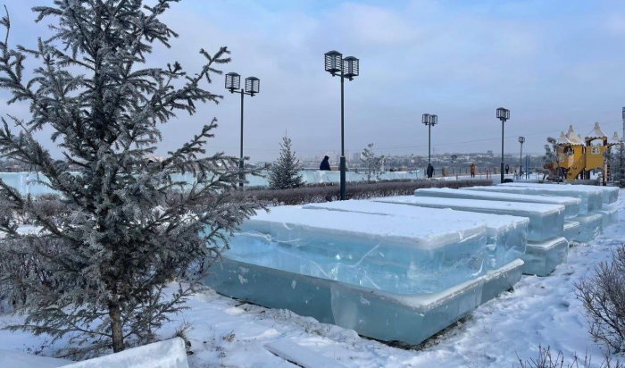 В Иркутске начали возводить ледяные скульптуры