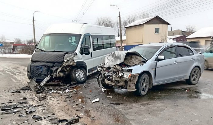 Пять человек пострадали в ДТП на Рабочего штаба в Иркутске