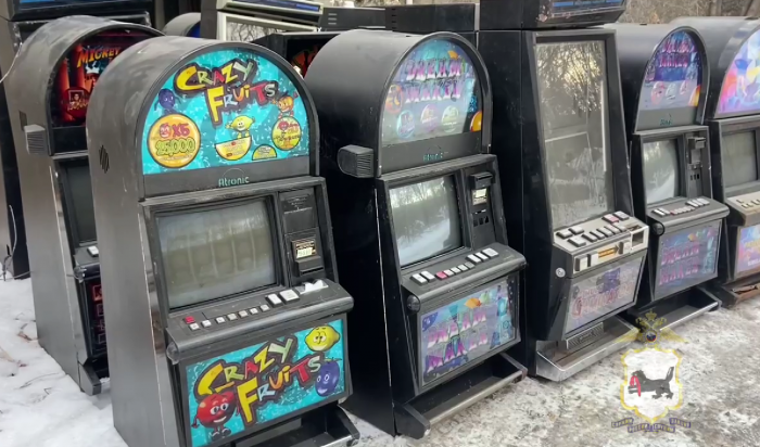 В Иркутске сотрудники полиции уничтожили более 50 игровых автоматов