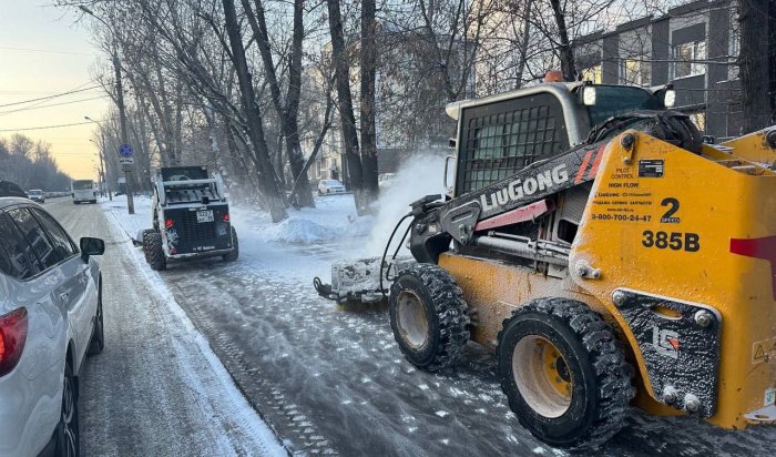 За прошедшие сутки с улиц Иркутска вывезено более 250 тонн снега