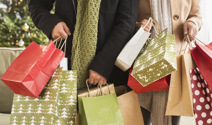 В Иркутской области открыта горячая линия по выбору новогодних подарков