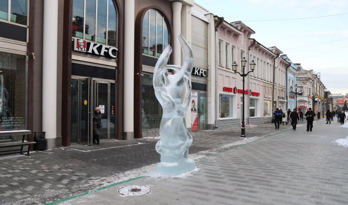 Галерею ледовых фигур создают на улице Урицкого в Иркутске