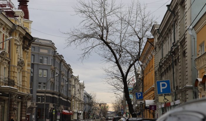 На улице Карла Маркса в Иркутске начали обустраивать подсветку зданий