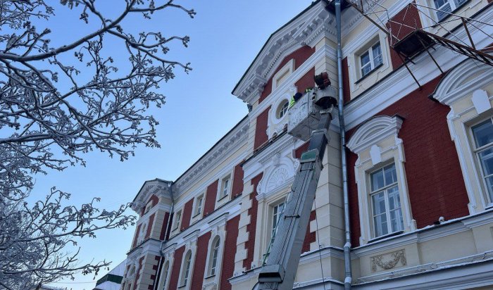 Фасад Иркутского драмтеатра осветят 387 светодиодных ламп
