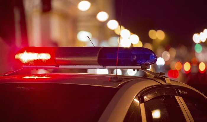 В Братске экипаж ГИБДД помог замерзающему водителю