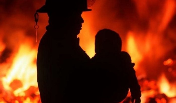 В Ангарске на пожаре спасли многодетную семью