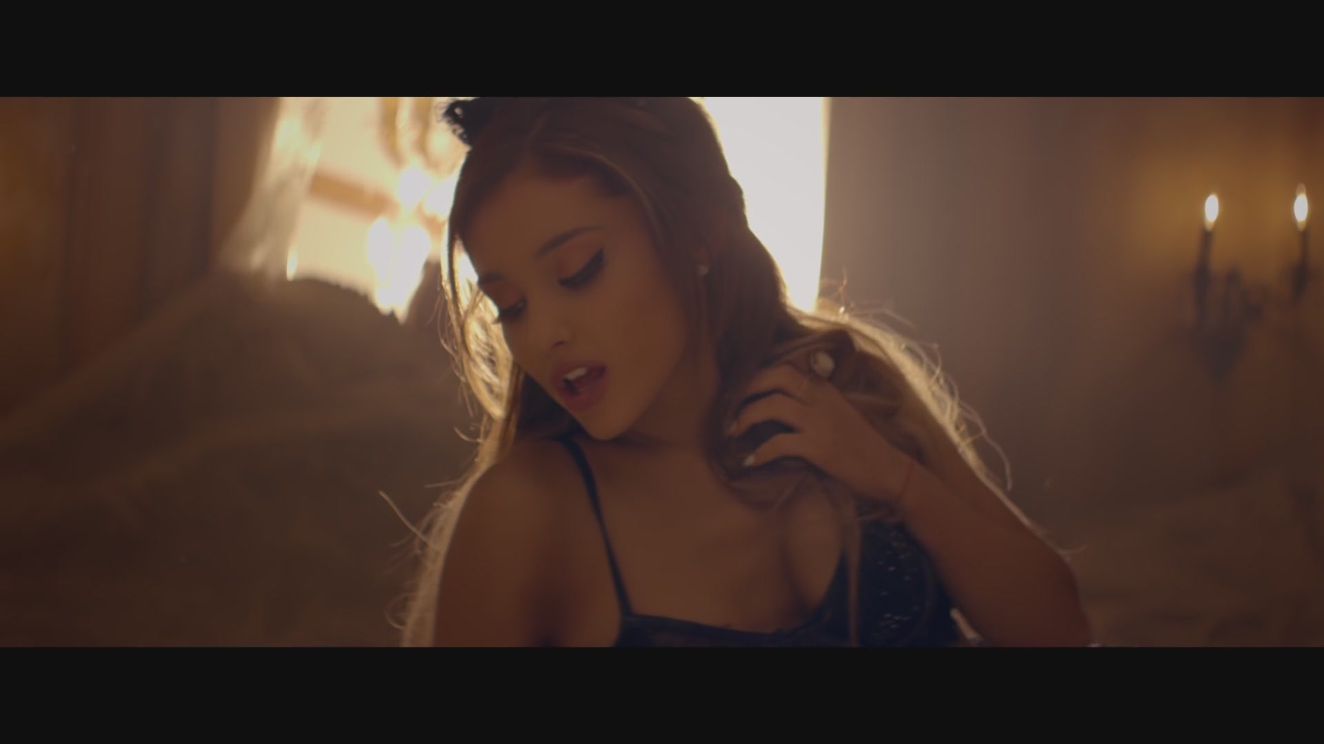 Дай мне телефон песня. The Weeknd Ariana grande. Ariana grande Love me harder.